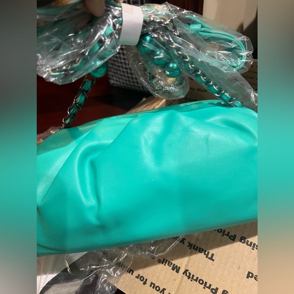 NWT- Badgley Mischka wrapped frame crossbody in green color- style 4147 - Picture 5 of 10